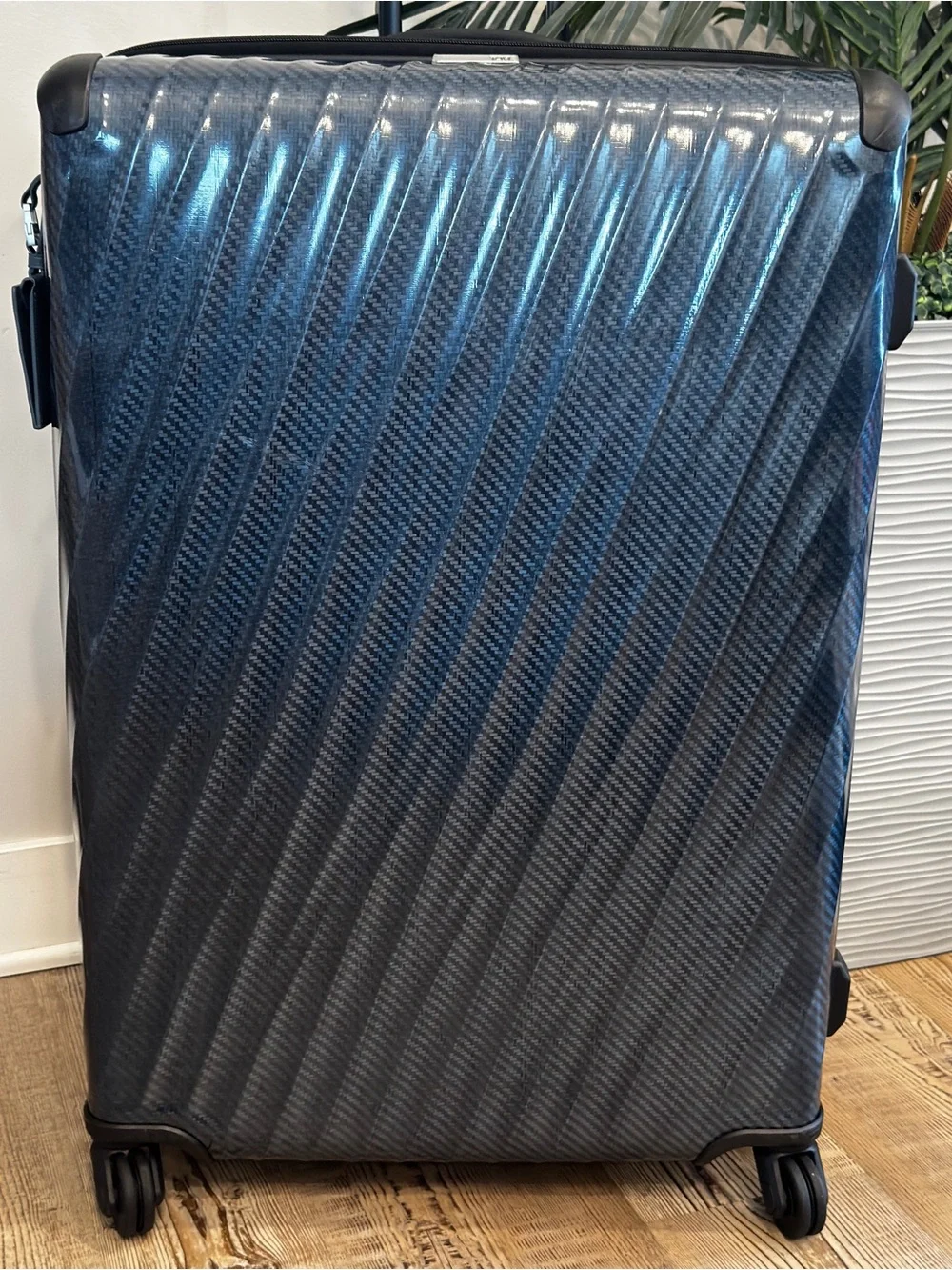Tumi Large Expandable Checked Glossy Navy Hard-Shell Spinner Luggage suitcase